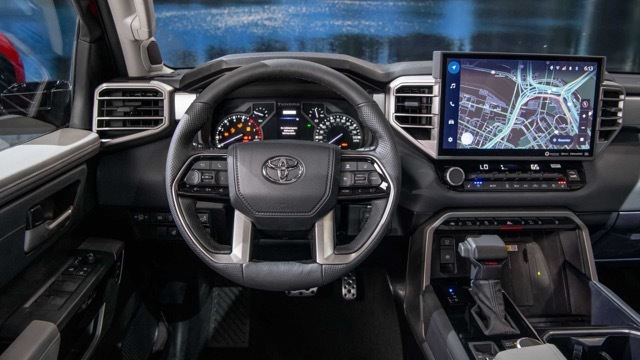toyota-tundra-interior-cockpit 2021-9-20