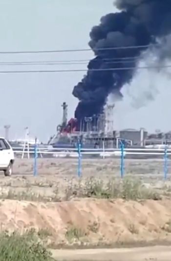 海外「ロシアの製油所がドローン攻撃を受けて炎上」