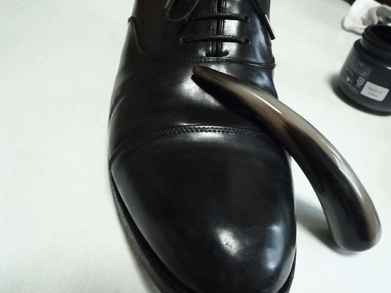 かっさ棒とトコノールでコードバンの靴の履き皺が白くなる問題を解消