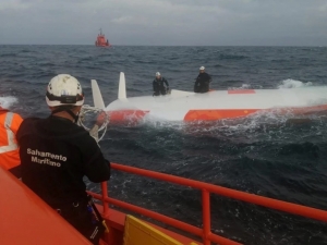 スペインで転覆した帆船に16時間も閉じ込められたフランス人男性を救助