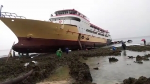インドネシアのタラウド諸島で202人の乗客を乗せた客船が座礁