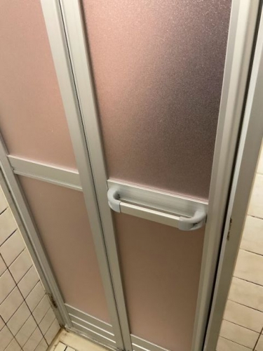 浴室中折れドア