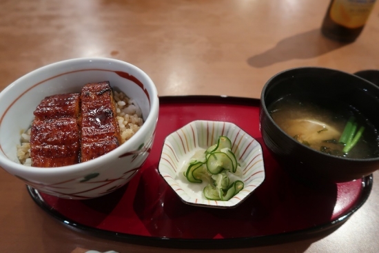 甲羅さん　ほおずき　小鰻丼、香の物、かに味噌汁