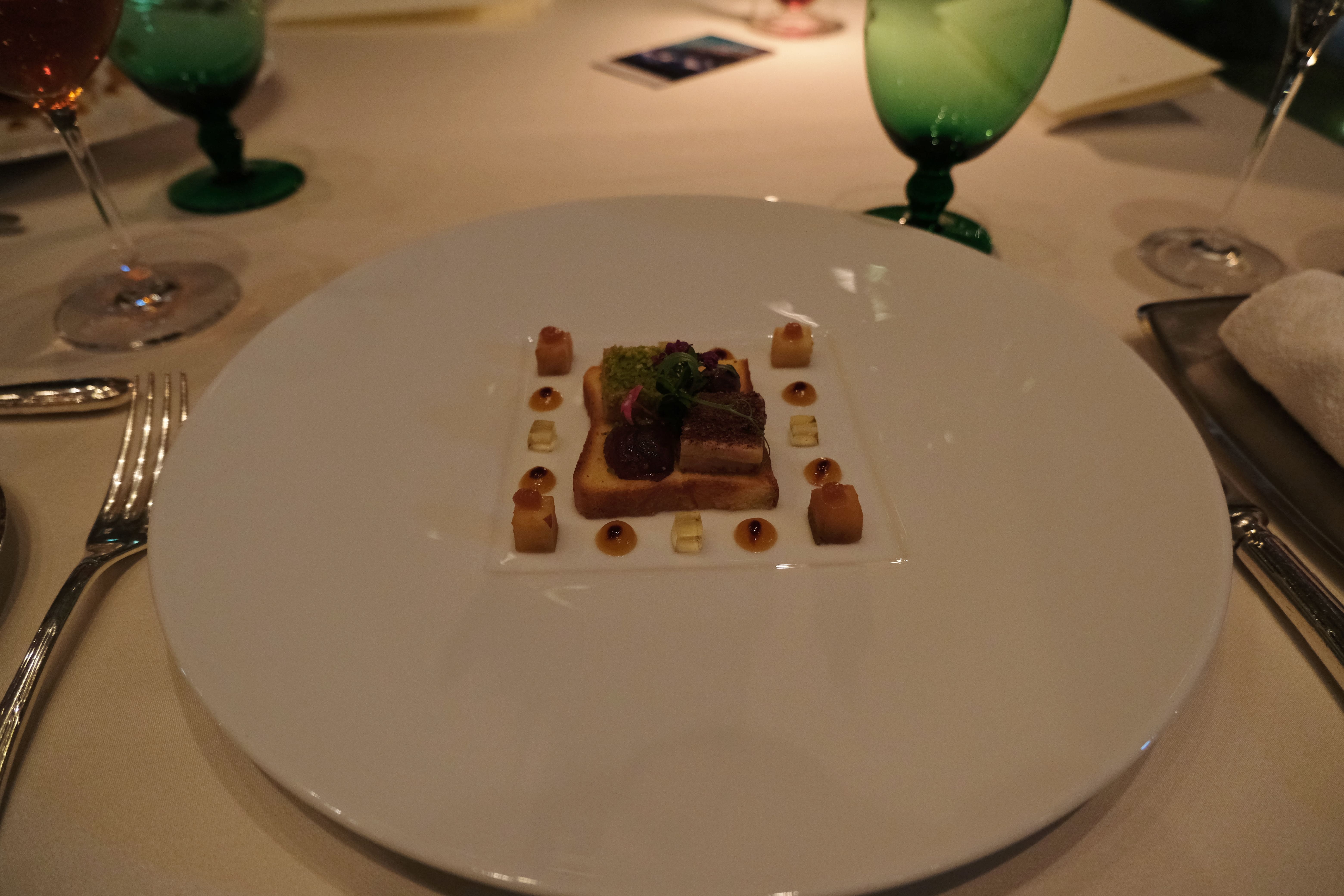 ホテル椿山荘の雲海レストランのフォアグラの二種のテイストブリオッシュ添え