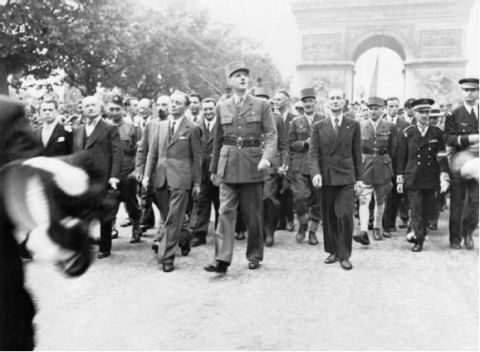 パリ解放後のパレードでのドゴール将軍