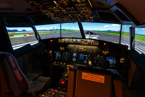 羽田エクセルホテル東急は、フライトシミュレーター操縦訓練コースを販売！