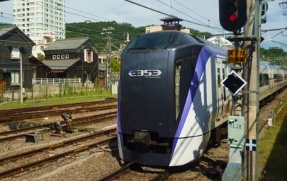 E353系電車特急「スーパーあずさ」クモハE353甲府駅中央本線