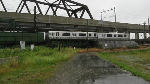 雨と電車