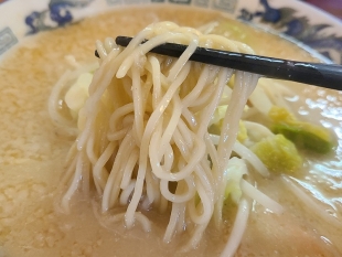 麺や恵　ブレンド野菜味噌ラーメン　麺