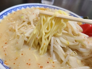 食堂ニューミサ　味噌ラーメン　麺