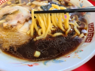つり吉小千谷　ラーメン　麺スープ