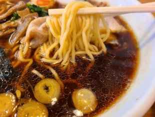 ヒグマ小千谷　ラーメン　麺スープ