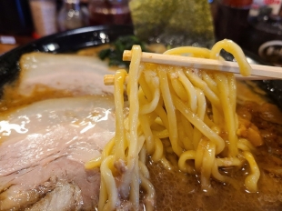 ブタシャモジ　特濃豚ソバ　麺