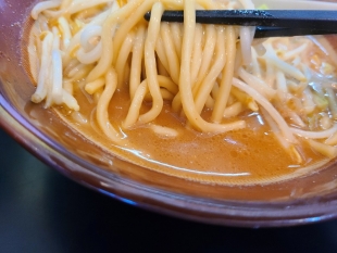 東横白根　味噌源味　麺スープ
