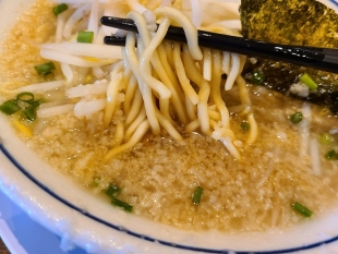 吉相県庁前　ラーメンこってり　麺スープ