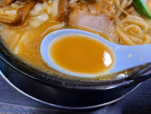 潤中山店　味噌ラーメン　スープ