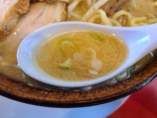 西巻流　辛味噌ラーメン　スープ