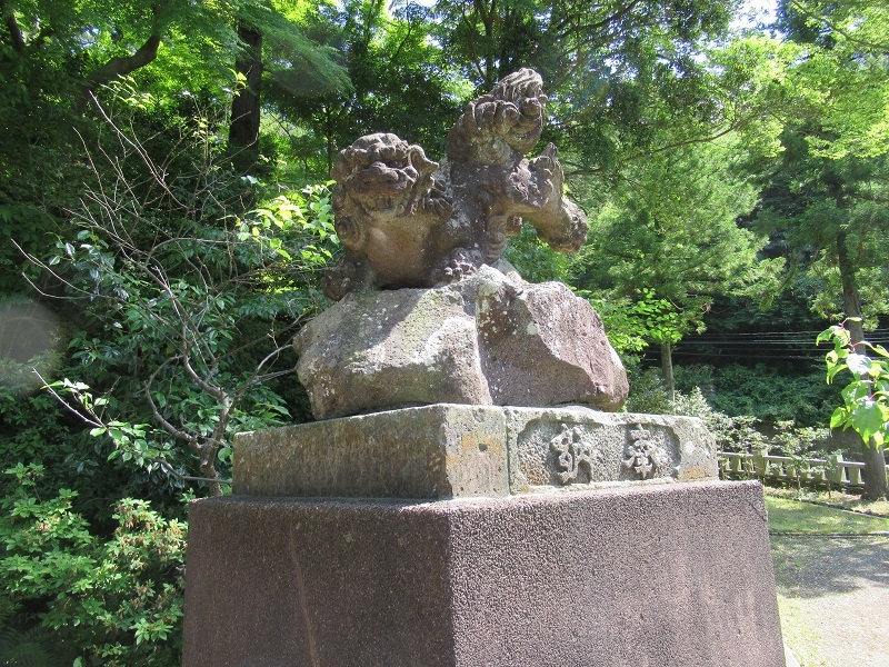 椿原神社の逆立ち狛犬