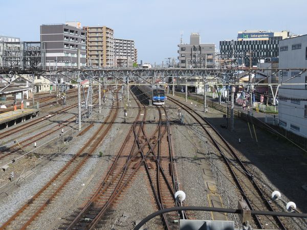 内谷陸橋～春日部駅の野田線上下線間にある留置線
