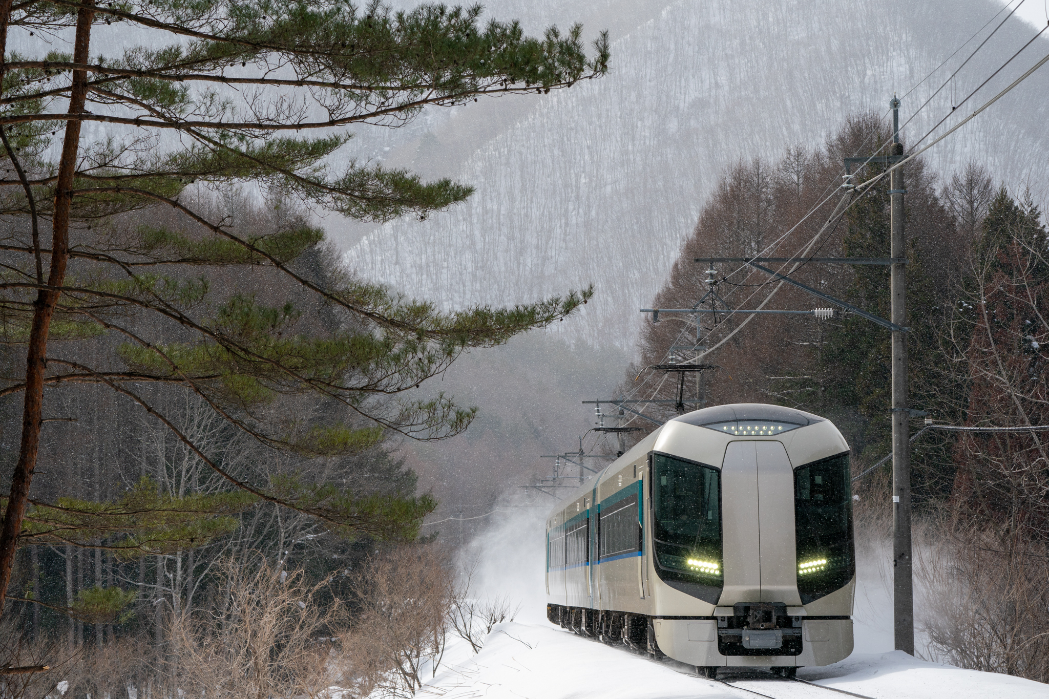 20220130_雪深い野岩鉄道を行く特急「リバティ会津111号」